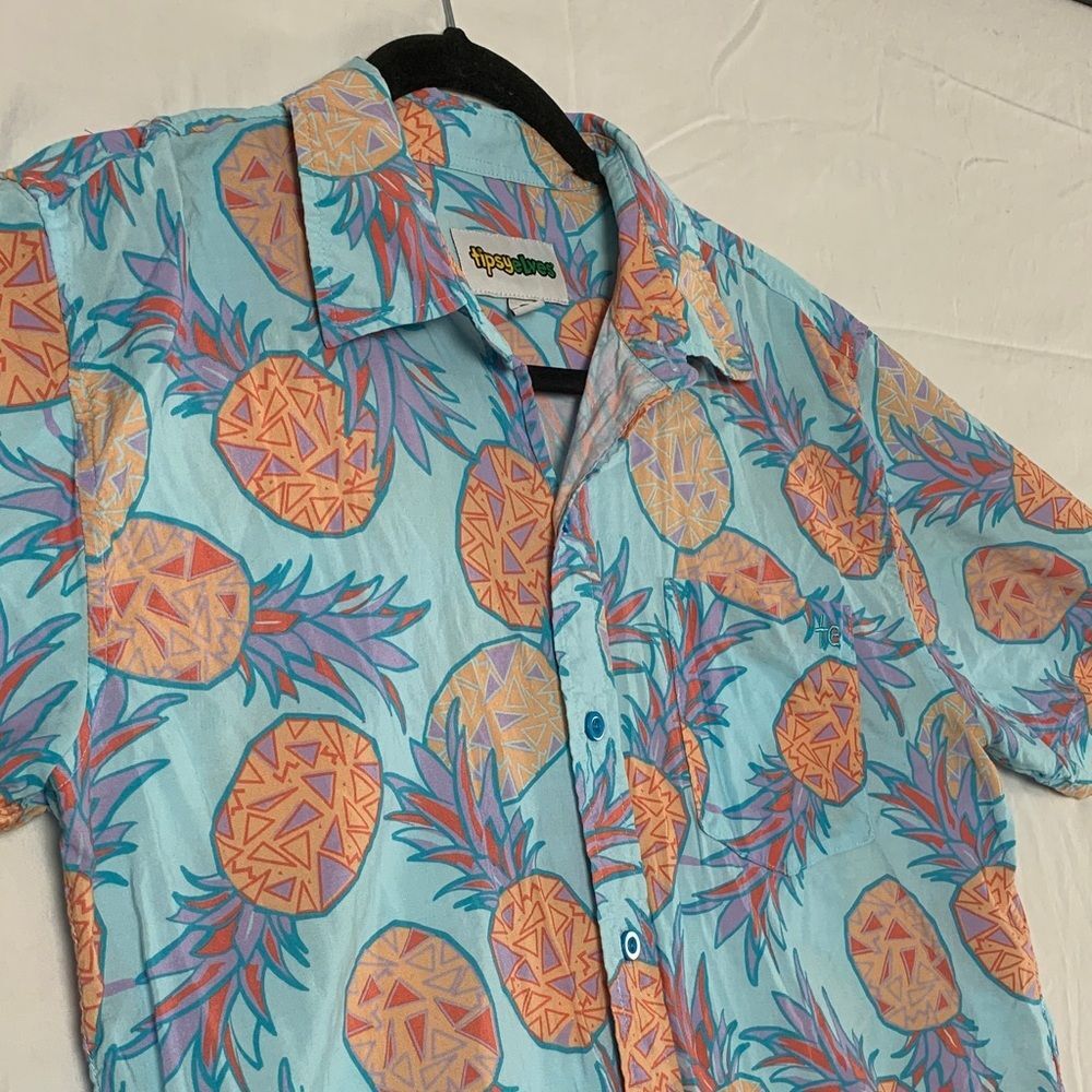 TIPSY ELVES | MEDIUM  MEN'S SHORT SLEEVE TOPICAL HAWAIIAN BEACH | BLUE PINEAPPLE